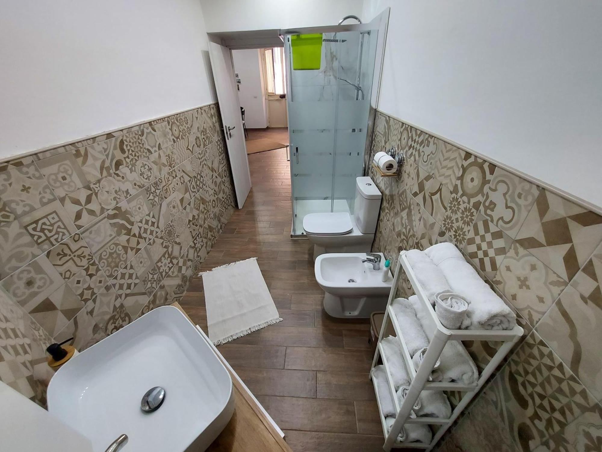 Varagghiu Aeroporto di Catania Fontana Rossa Esterno foto